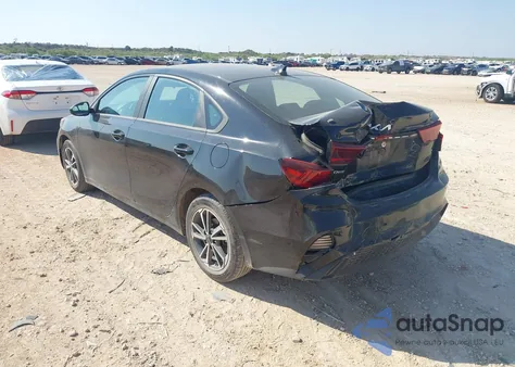 2022 Kia Forte Lxs z USA, uszkodzony, nr VIN 3KPF24AD5NE455874